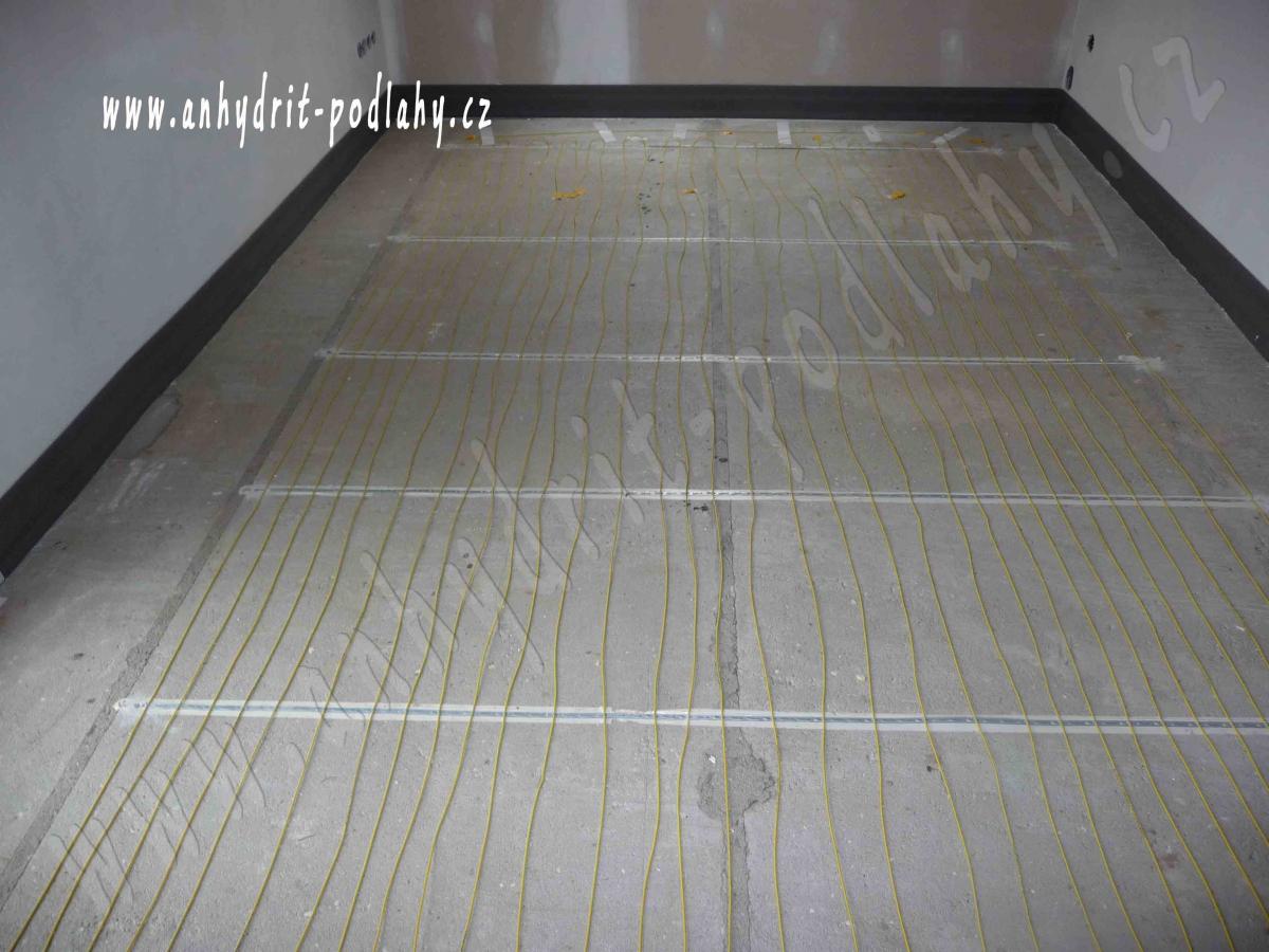 Vyrovnání betonové podlahy ve spojení s instalací elektrického podlahového topení